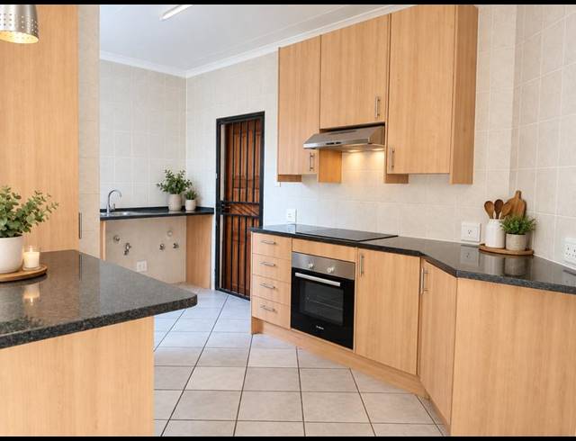 3 BEDROOM HOUSE FOR SALE IN THATCHFIELD